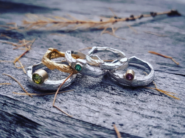 Atelier Solstice – Bagues en argent et sertissure or jaune