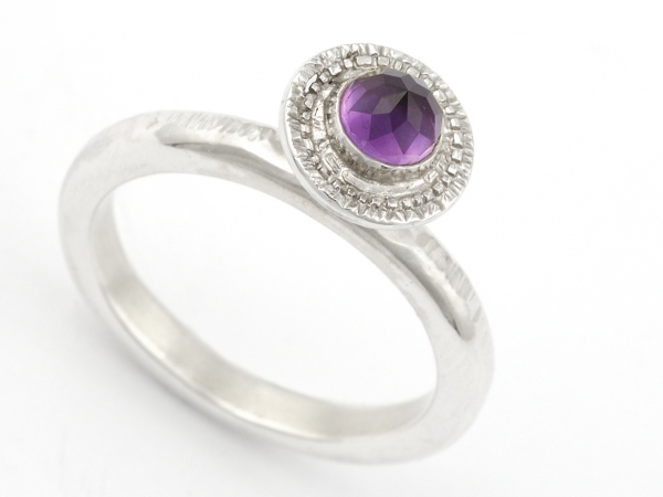 Atelier Solstice – Bague en argent 925 et améthyste.