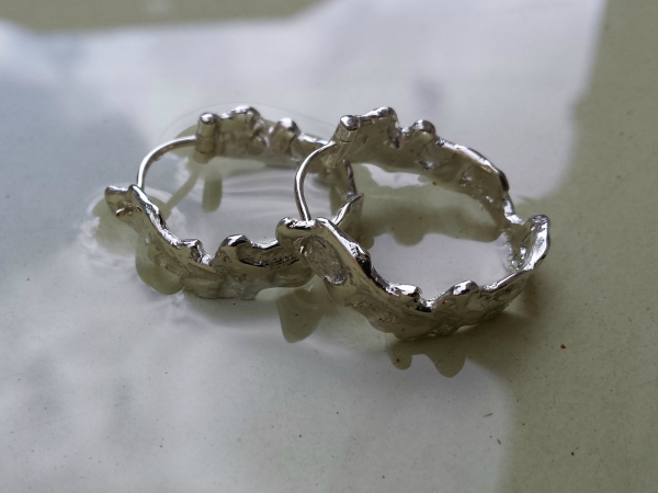 Atelier Solstice – Boucles d’oreilles Cendrillon en argent.