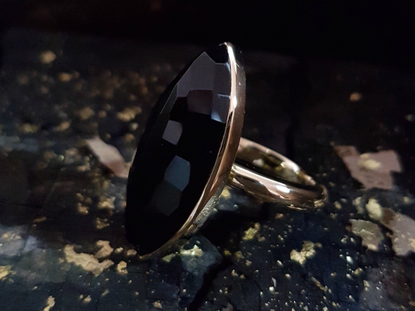 Atelier Solstice – Bague Or 750 jaune avec onyx noir