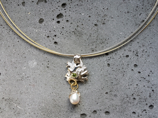 Atelier Solstice – Pendentif et perle Akoya goutte, chaînette argent.