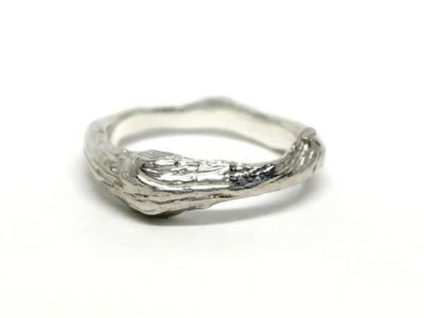 Atelier Solstice - Bague branche en argent .