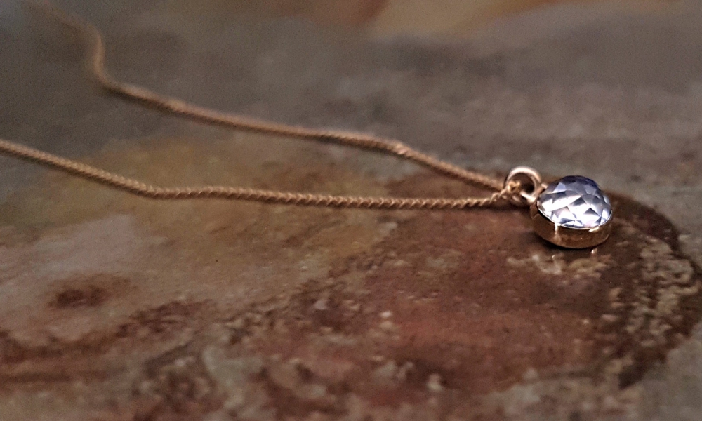 Atelier Solstice – Pendentif Or jaune avec pierre de Lune