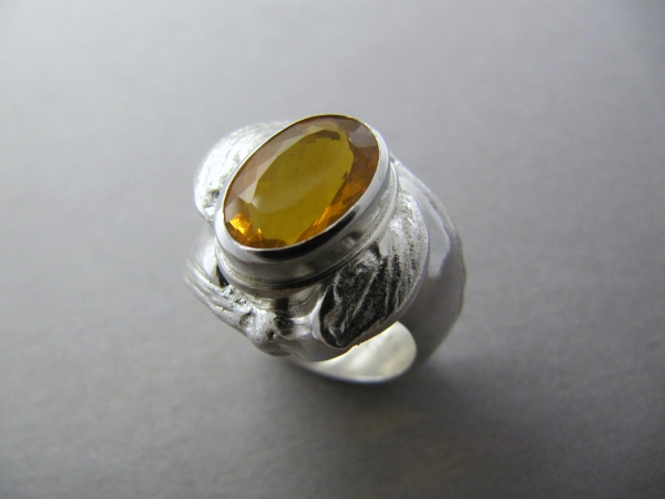 Atelier Solstice – Bague en argent et opale de feu du Mexique.